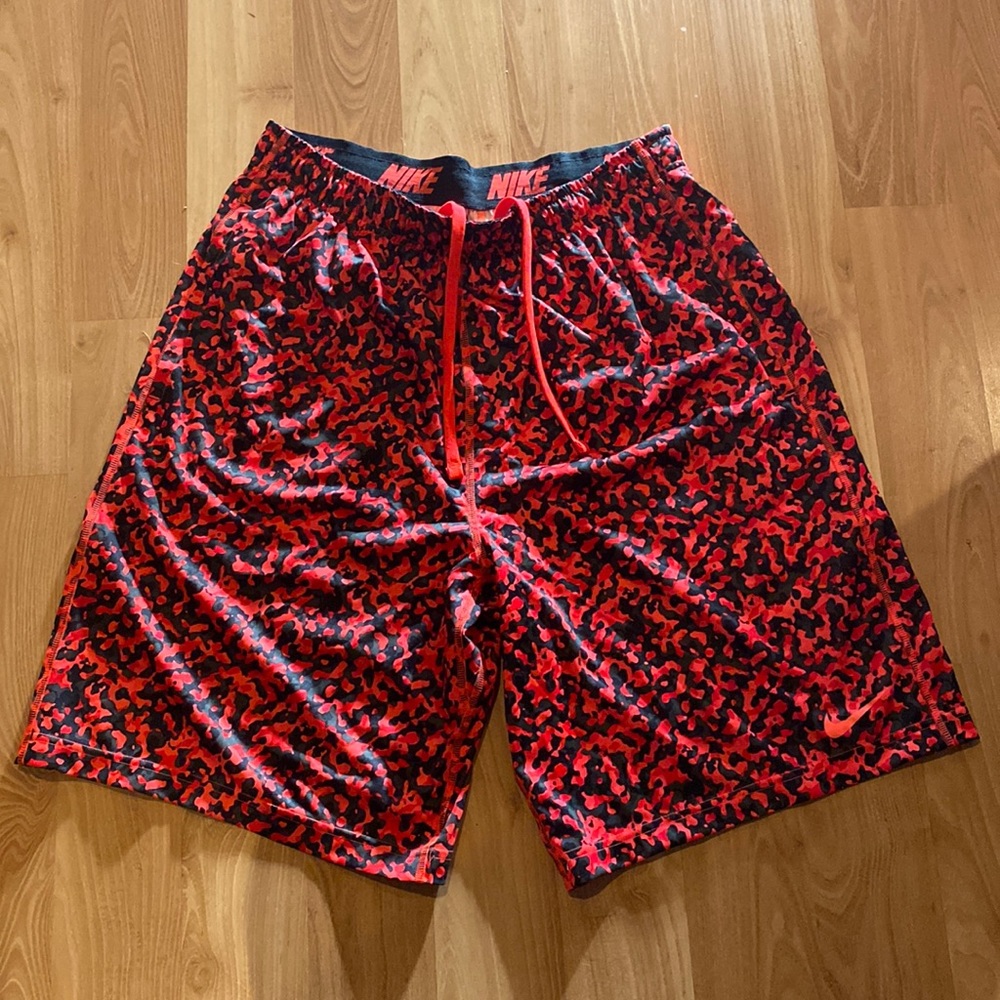 Nike Mens Fly Wetland Training Shorts - Size: Large Color: Red/Black